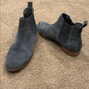 Toms suede boots